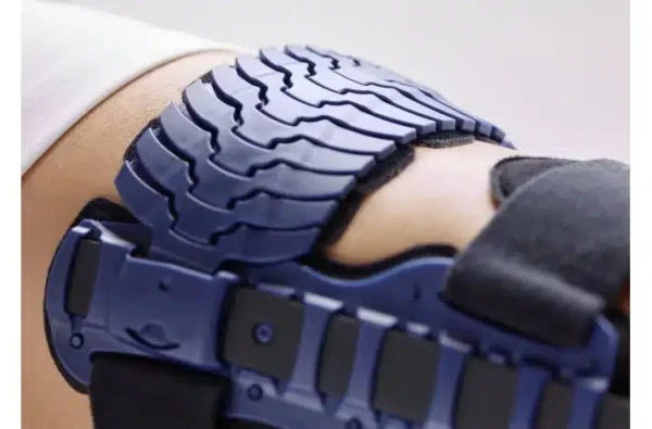 Bauerfeind SecuTec Genu Flex Knæskinne - Image 4